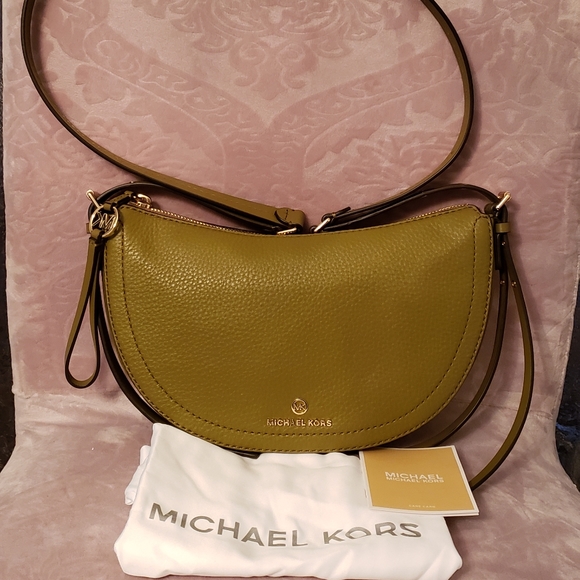 Michael.Kors Camden Small.Messenger Bag - Picture 3 of 10